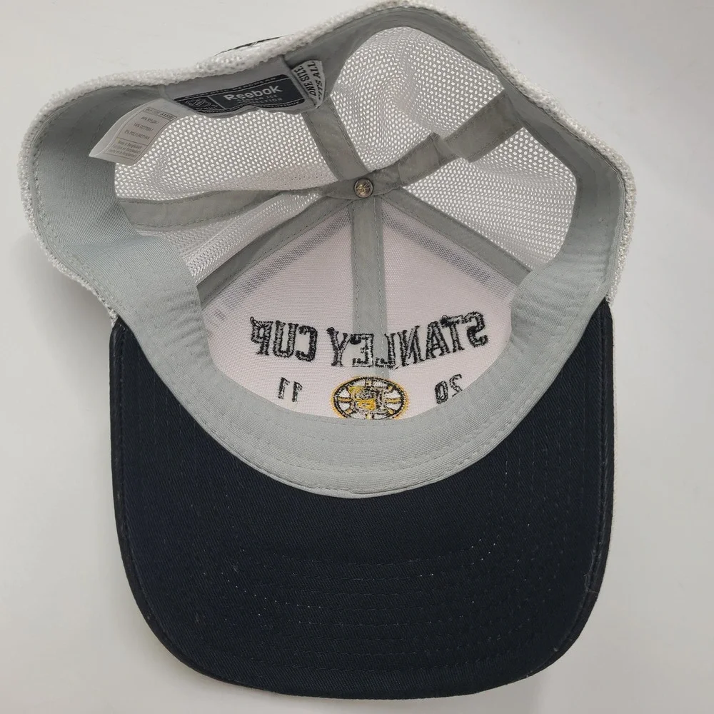 Boston Bruins Hat Fitted One Size Mesh Reebok White 2011 Stanley Cup Champions